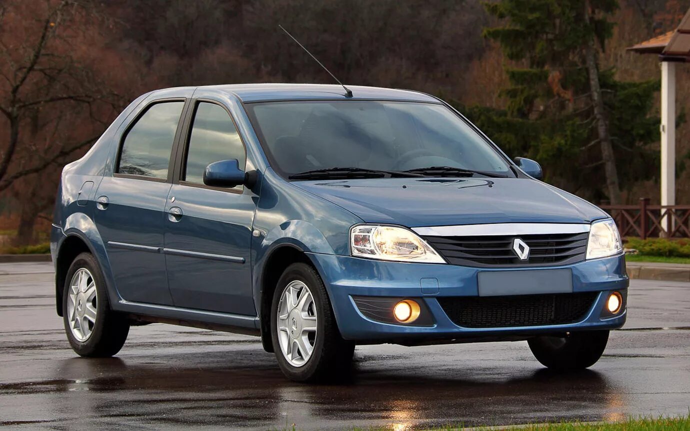 Сколько поколений логана. Машина Renault Logan. Логан Ренаулт 2004. Renault Logan 1. Renault Logan 2004.