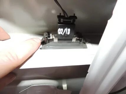 Кашкай замена лампы подсветки номера