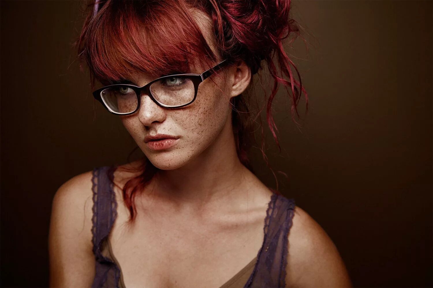 Рыжая в очках. Красивые рыжие девушки в очках. Рыжеволосая девушка в очках. Эбба зингмарк. Рыжая девушка в очках.