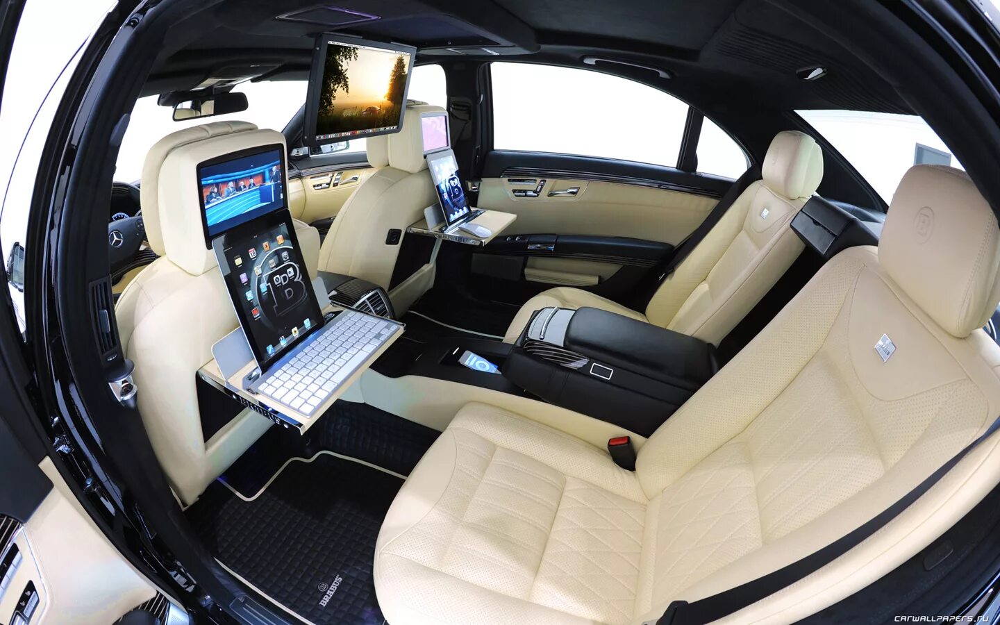 Maserati 222 салон. водитель-испытатель беспилотного транспорта. ситроен ds9 салон. самый красивый салон. дешевые машины с салона.