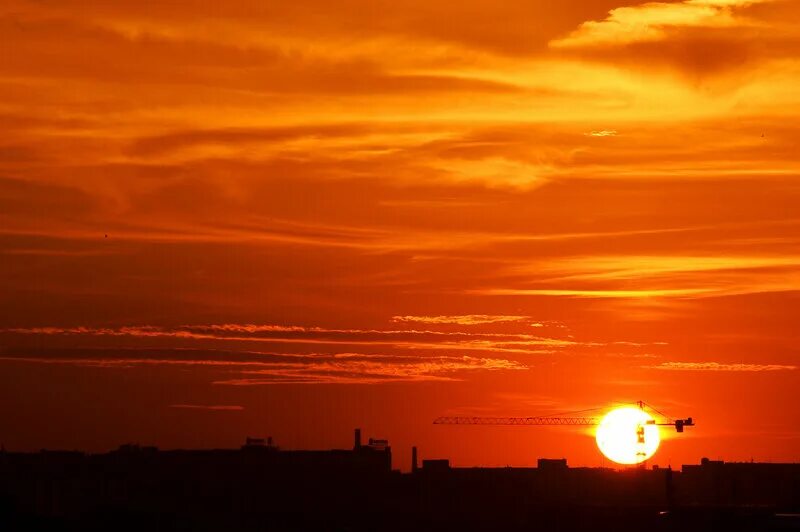оранжевое небо тихвин. оранжевое небо тихвин. оранжевый рассвет новосибирск. небо тихвин. небо полузакат.