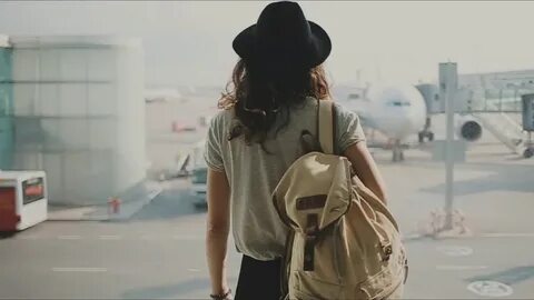 Девушка в аэропорту