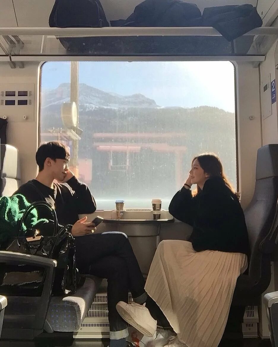 Сериал ругаль корея. Японские девушки в автобусе. Корейские девушки в автобусе. В погоне за призраком дорама. У до хван и джой великий соблазнитель.