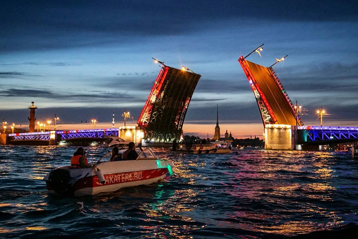 Разведение мостов в питере 2025. Развод мостов в белые ночи в санкт-петербурге. дворцовый разводной мост в санкт-петербурге. питер белые ночи разводной мост. разводной мост на неве в санкт петербурге.