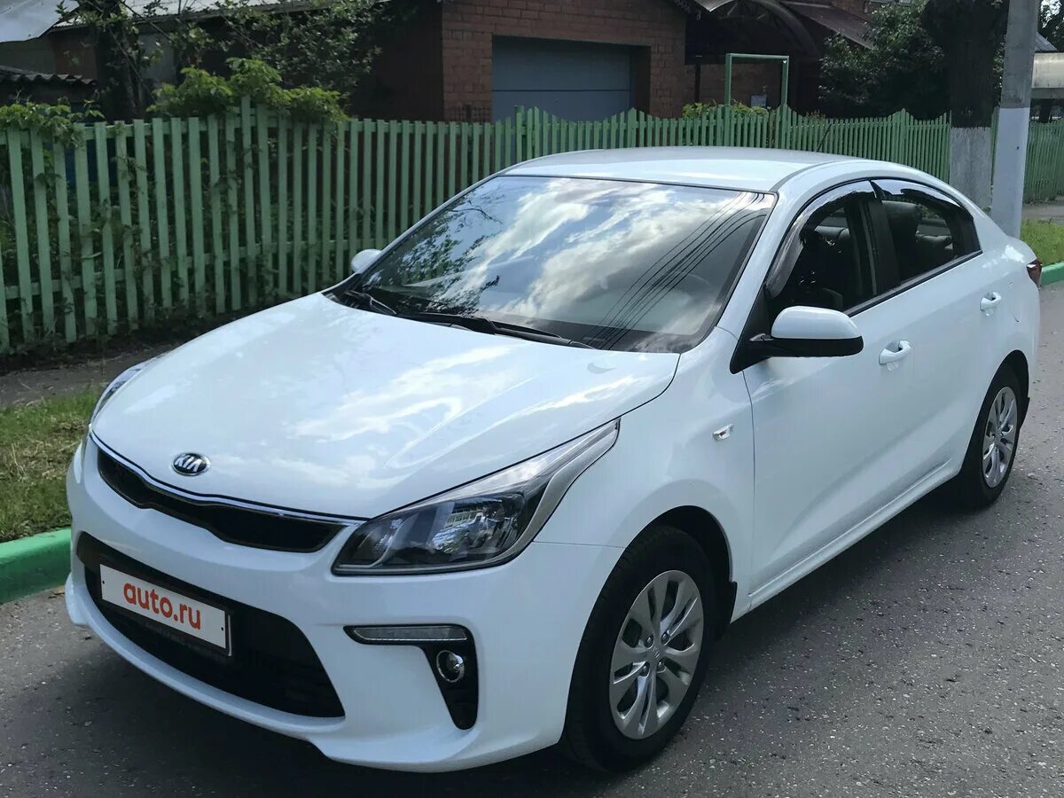 Купить б/у Kia Rio IV 1.6 MT (123 л.с.) бензин механика в Махачкале: белый Киа Р