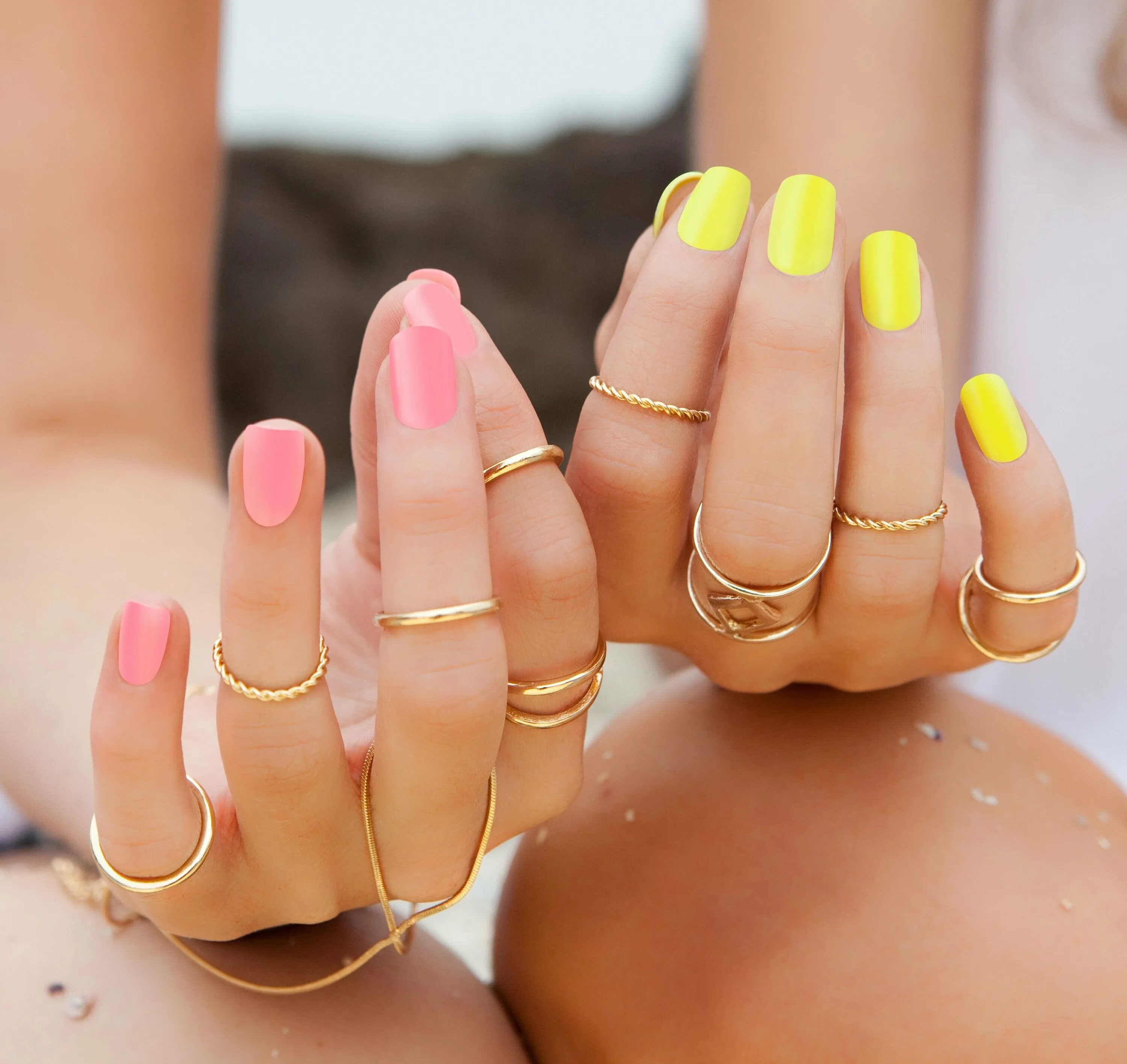 Розовый ногти на руках. Желто розовые ногти. Маникюр жёлтый с розовым. Сочные ногти. Желтые ногти.