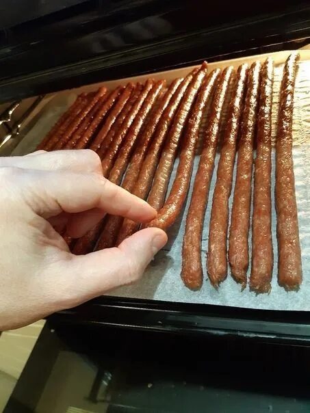 Колбаски сыровяленые. Пивчики с сыром микоян. Колбаски сыровяленые. Пивчики в духовке. Пивчики в духовке.