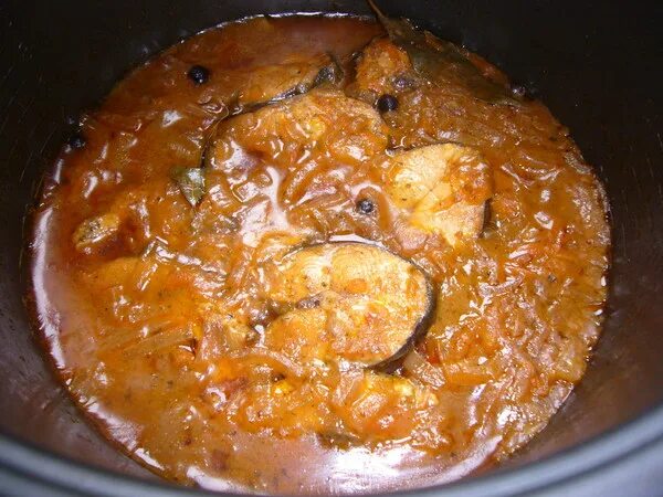 рыба с овощами в мультиварке. рыба с овощами в мультиварке. запеченная рыба с замороженными овощами в мультиварке. треска запеченная с овощами. курица с овощами в мультиварке.