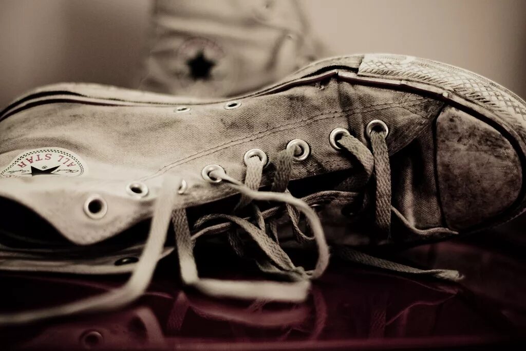Can be worn. Конверс кожа Chuck Taylor. Старые кроссовки. Грязные конверсы. Converse all Star грязные.