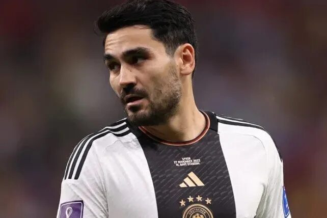 Год рождения гюндоган. Гюндоган 2022. Илкай гюндоган футболист. Гюндоган манчестер сити. Льоренте и хави 2022.