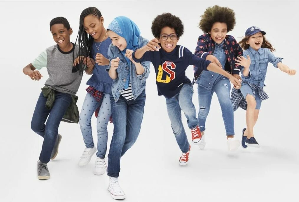 Детская одежда интернет магазин kid. Gap Kids одежда. Модные детки. Дети реклама обуви. Дети реклама одежды.