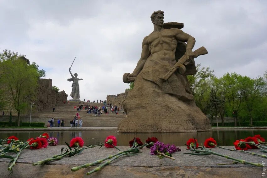 Сталинградская битва мамаев курган бои. Сталинград Мамаев Курган. Музей-заповедник Сталинградская битва Мамаев Курган. Сталинград битва на Мамаевом Кургане. Мамаев Курган 1942.