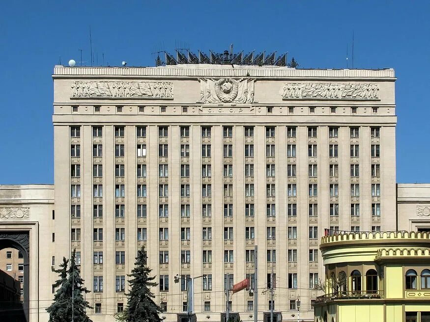 Штаб министерства обороны на фрунзенской набережной. Министерство обороны рф на фрунзенской набережной. Главный штаб сухопутных войск фрунзенская набережная. Здание главного штаба сухопутных войск россии. Генеральный штаб сухопутных войск в москве.