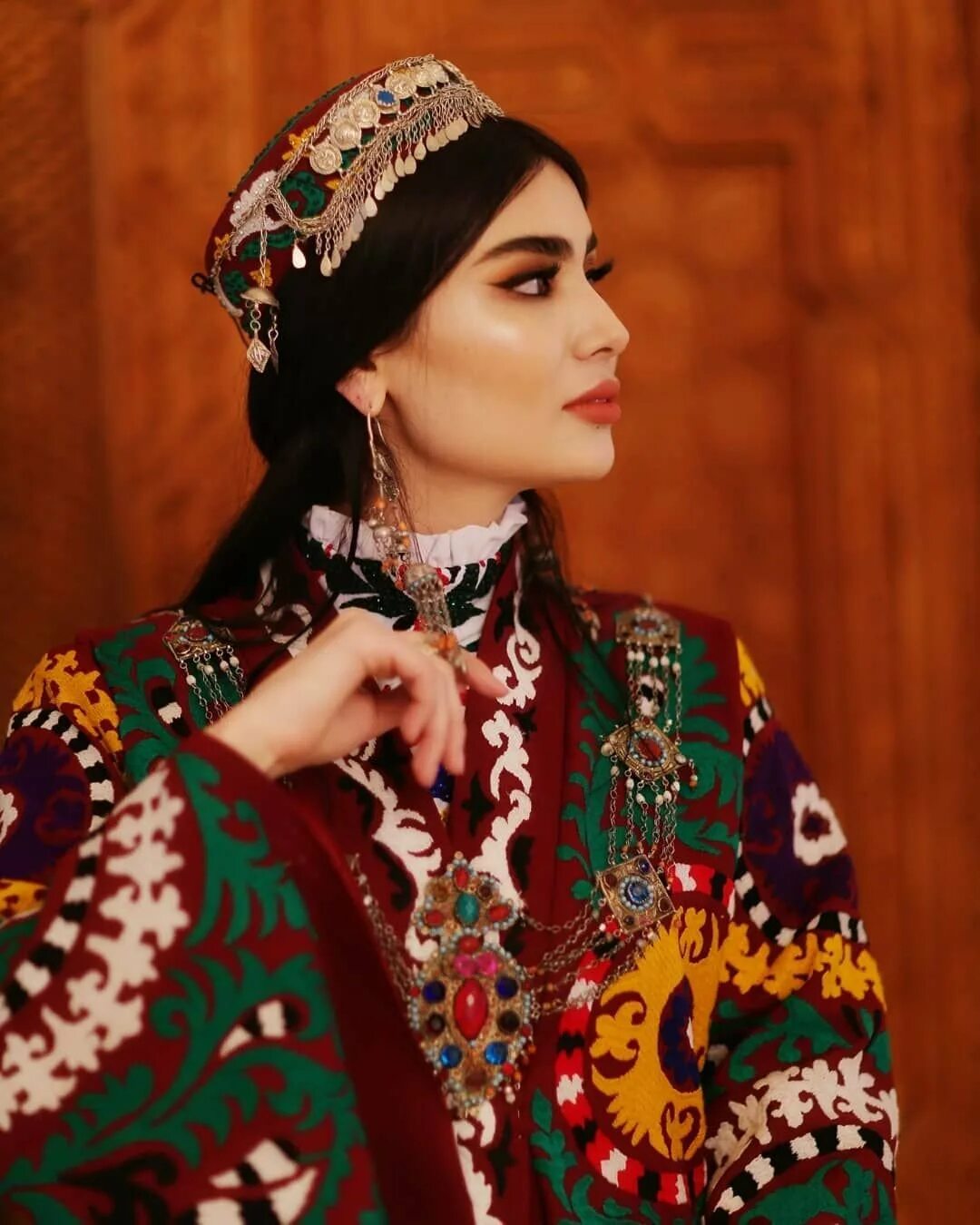 Нодира Мазитова чакан. Саёра певица Таджикистана. Национальная одежда Таджикистана чакан. Хуршед Сатторов чакан. Девушка таджик