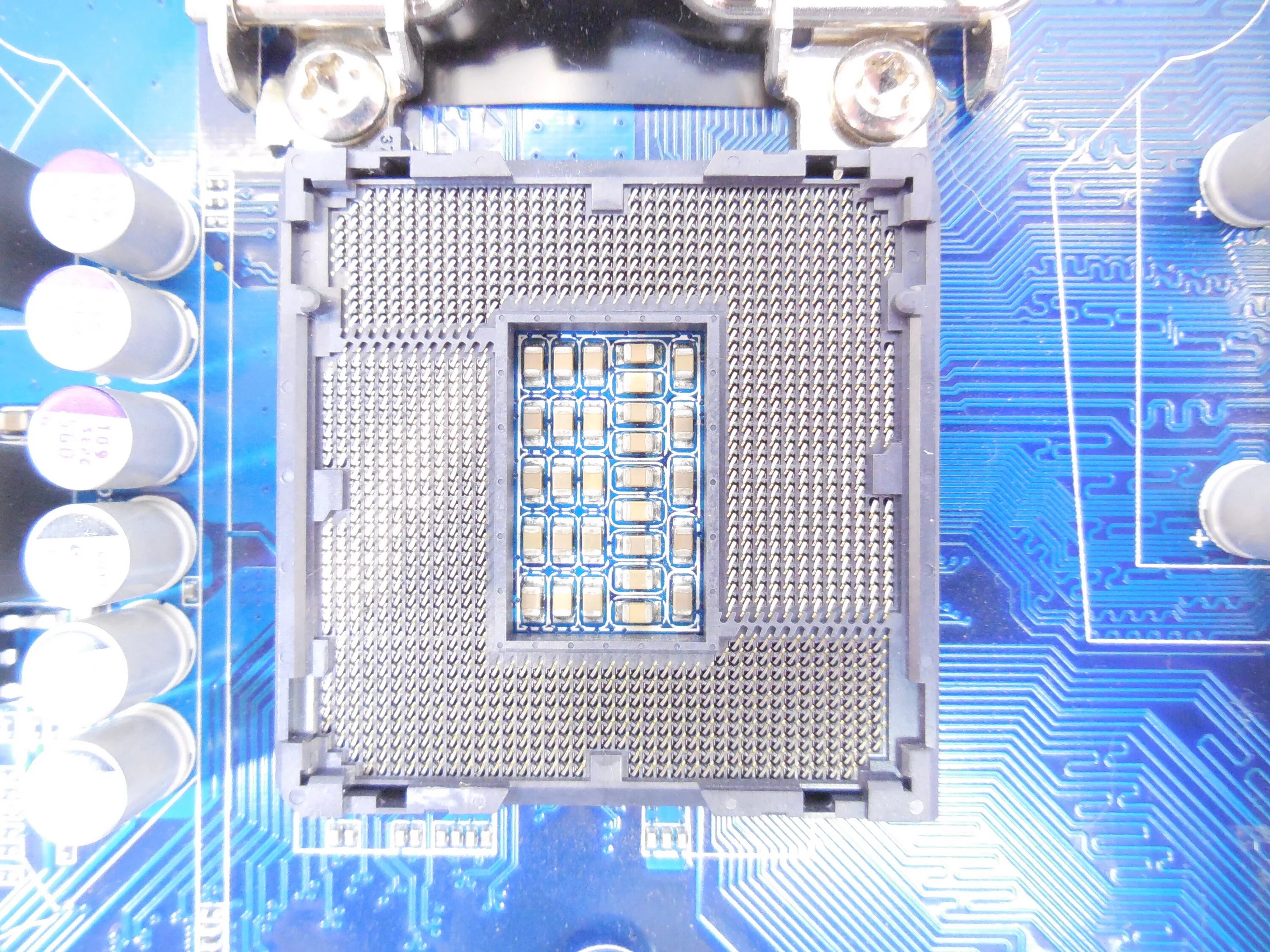 Открытые сокеты. Сокет LGA 1155 (Socket h2). Материнская плата Gigabyte сокет 1155. Материнка Gigabyte 1155 сокет. Gigabyte 1155 Socket ga h61m.