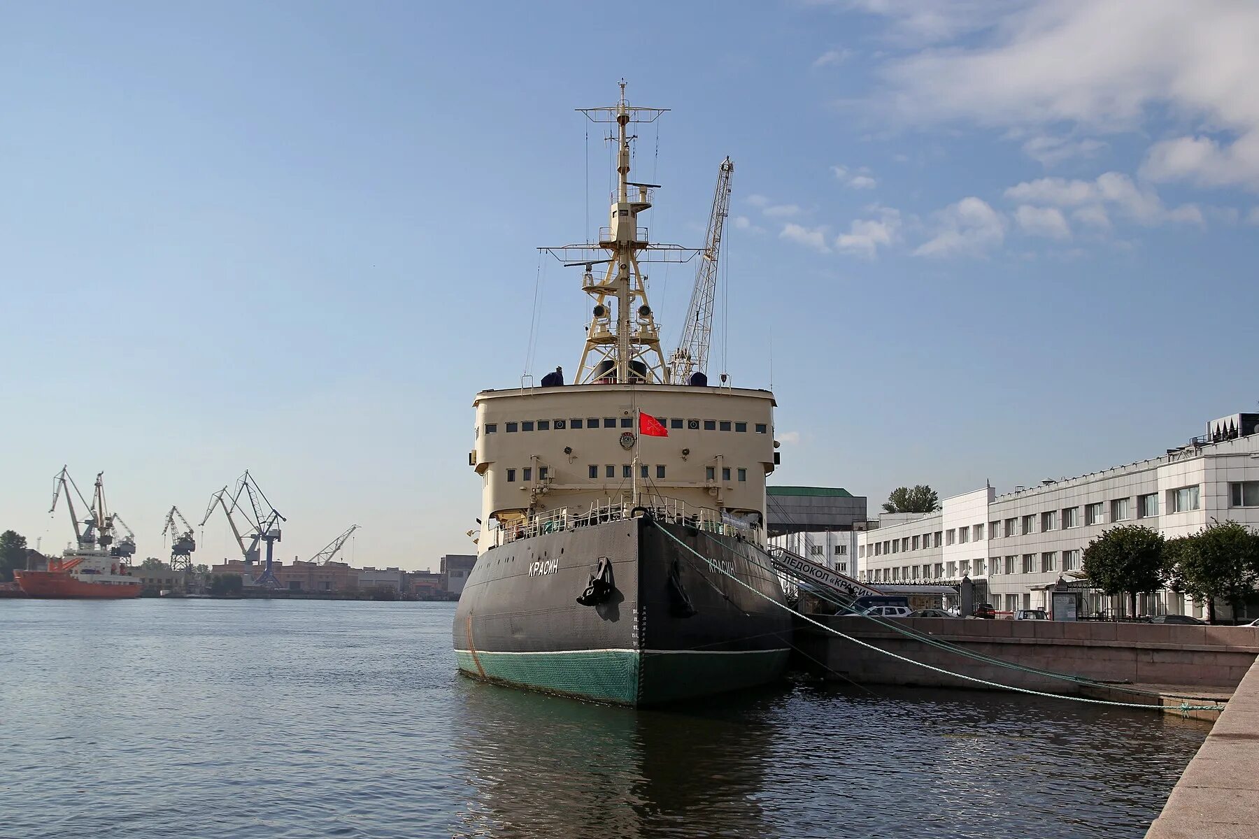 Теплоход толкач санкт петербург. Поиск судов по санкт петербургу. Поиск судов по санкт петербургу. Фестиваль ледоколов в санкт-петербурге. Судно иван губкин совкомфлот.