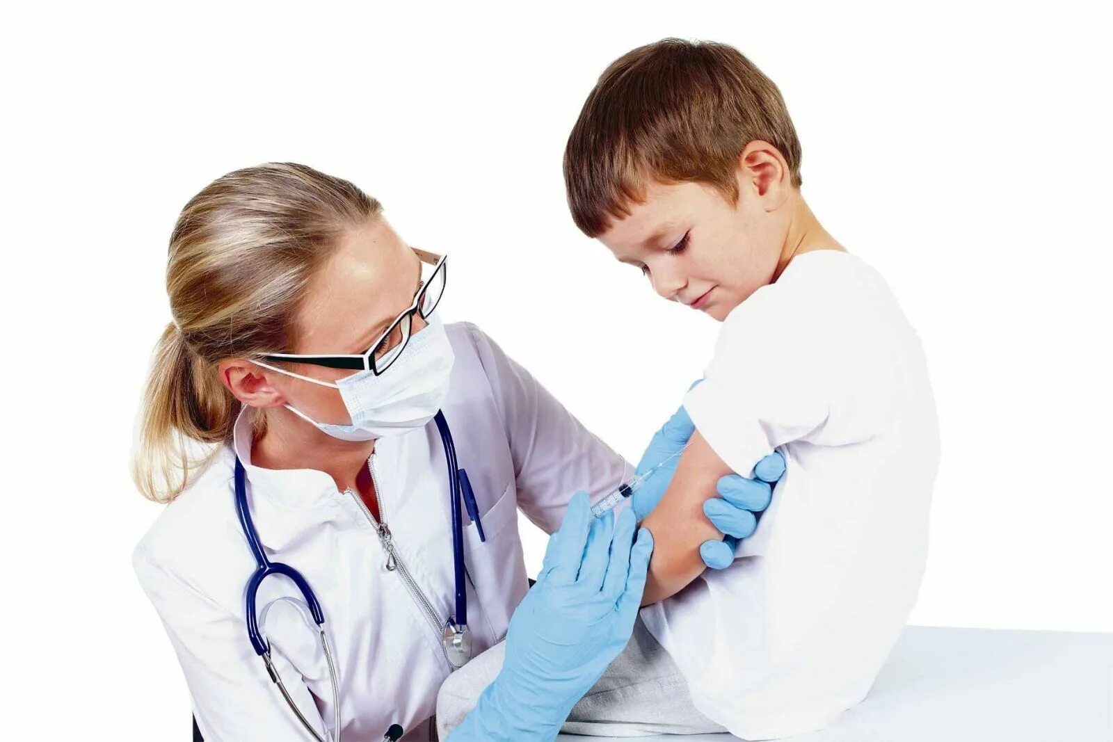 Уколы детям. Вакцинацинация у детей. Иммунопрофилактика детей. Укол мальчику.