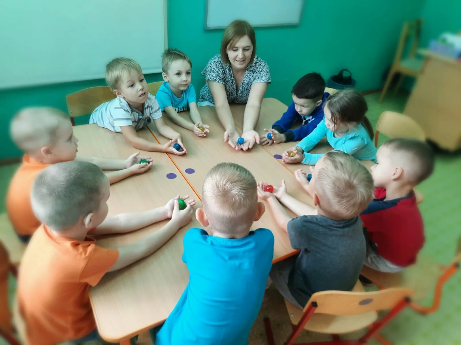 Выступления в детском саду. Групповые занятия в доу. групповые занятия логопеда в детском саду. кружок развивалочка в детском саду. занятие гнев доу.