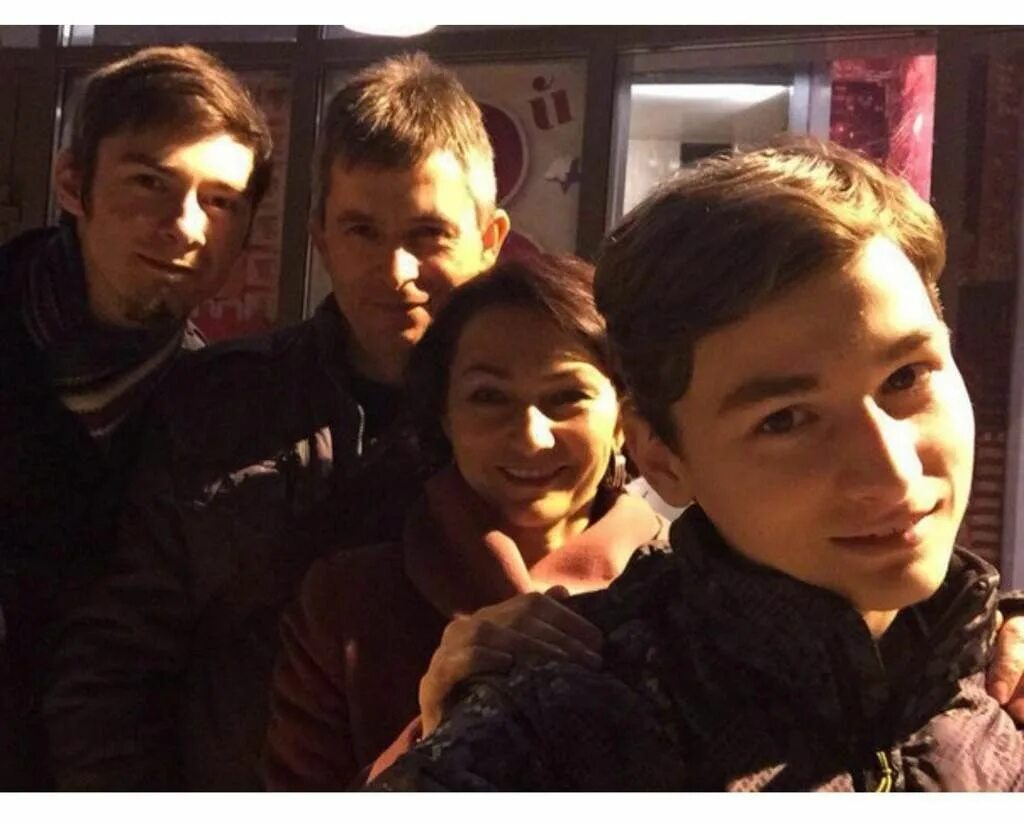 Брат мапс. Семья максима тарасенко. брат максима тарасенко.