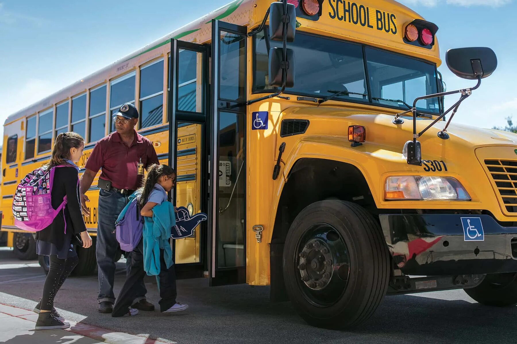 Student Bus. School transport foto. Student transport collugeo.