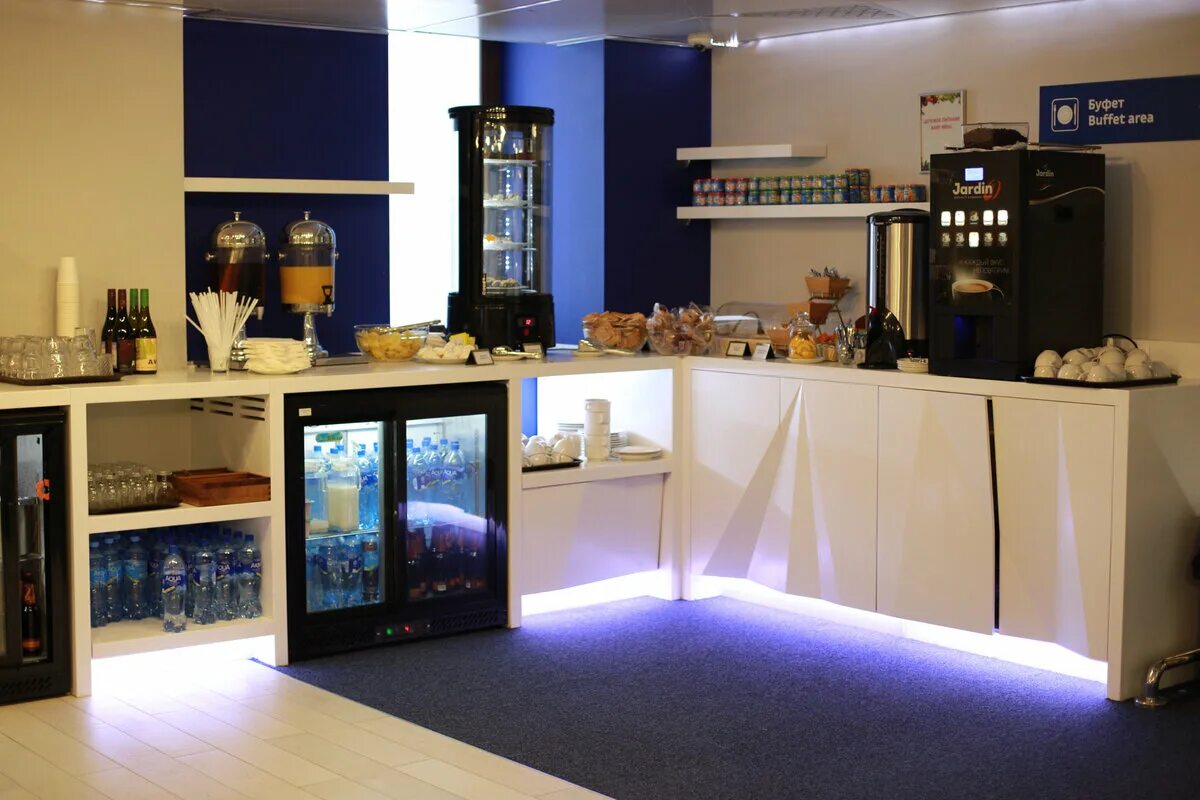 Бизнес зал lounge key шереметьево. Проход в бизнес зал. Бизнес зал. Бизнес-зал s7 airlines в домодедово. Бизнес зал пулково.