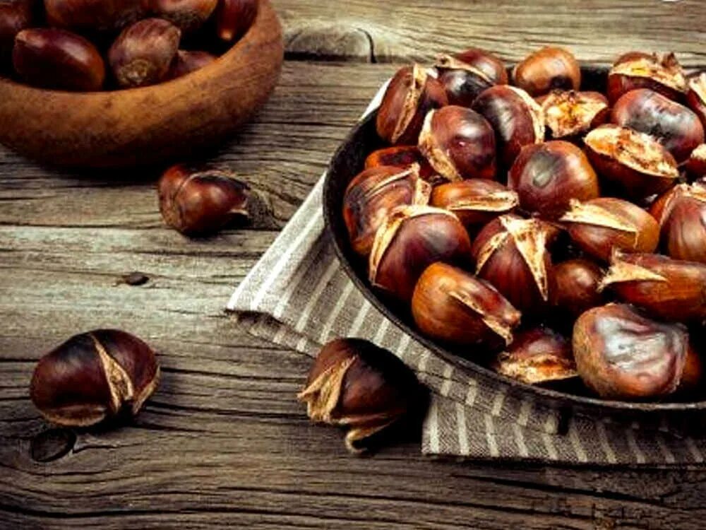 Нежные сочные каштаны. Ирис Chestnuts Roasting. Каштаны съедобные запеченные польза. Стол Найджел (каштан). Каштановые предложения