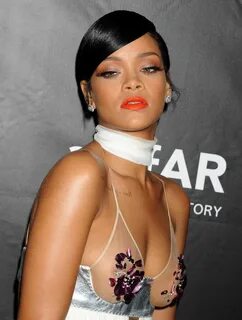 Rihanna Titts.