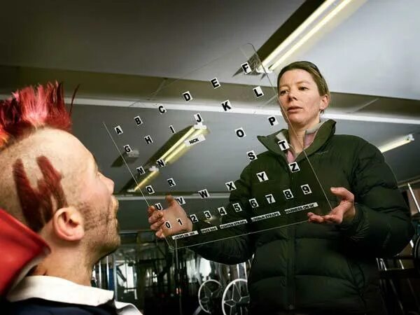 синдром запертого человека презентация. синдром запертого человека симптомы. синдром запертого внутри. синдром запертого человека фото. человек запертого.