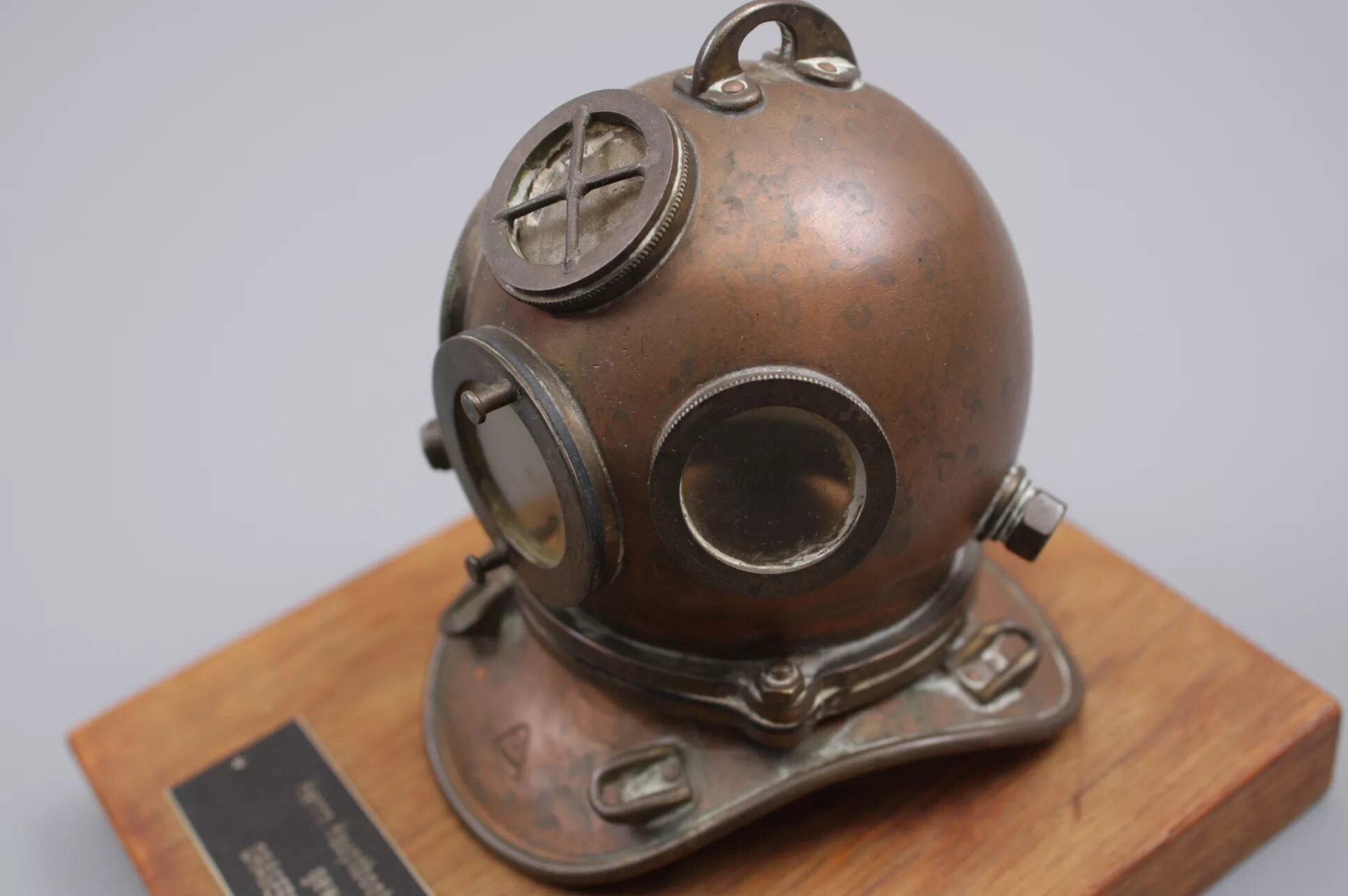 Костюм аквалангиста 19 века. Водолазный костюм ссср. Костюм водолаза. Diving helmet russian. Водолазный костюм каламити.