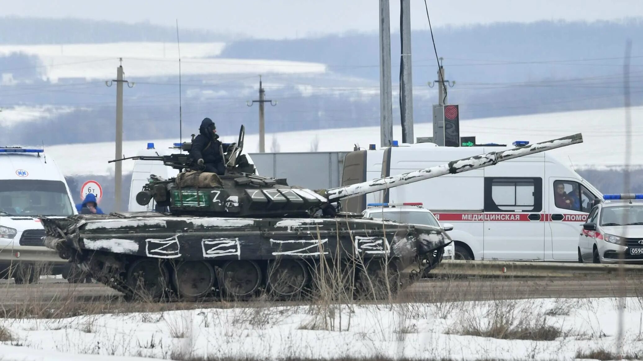 Россия военная операция новости. Спецоперация на Украине танки. Украинские и российские танки. Спецоперация на Украине танки России. Танки России на спецоперации.