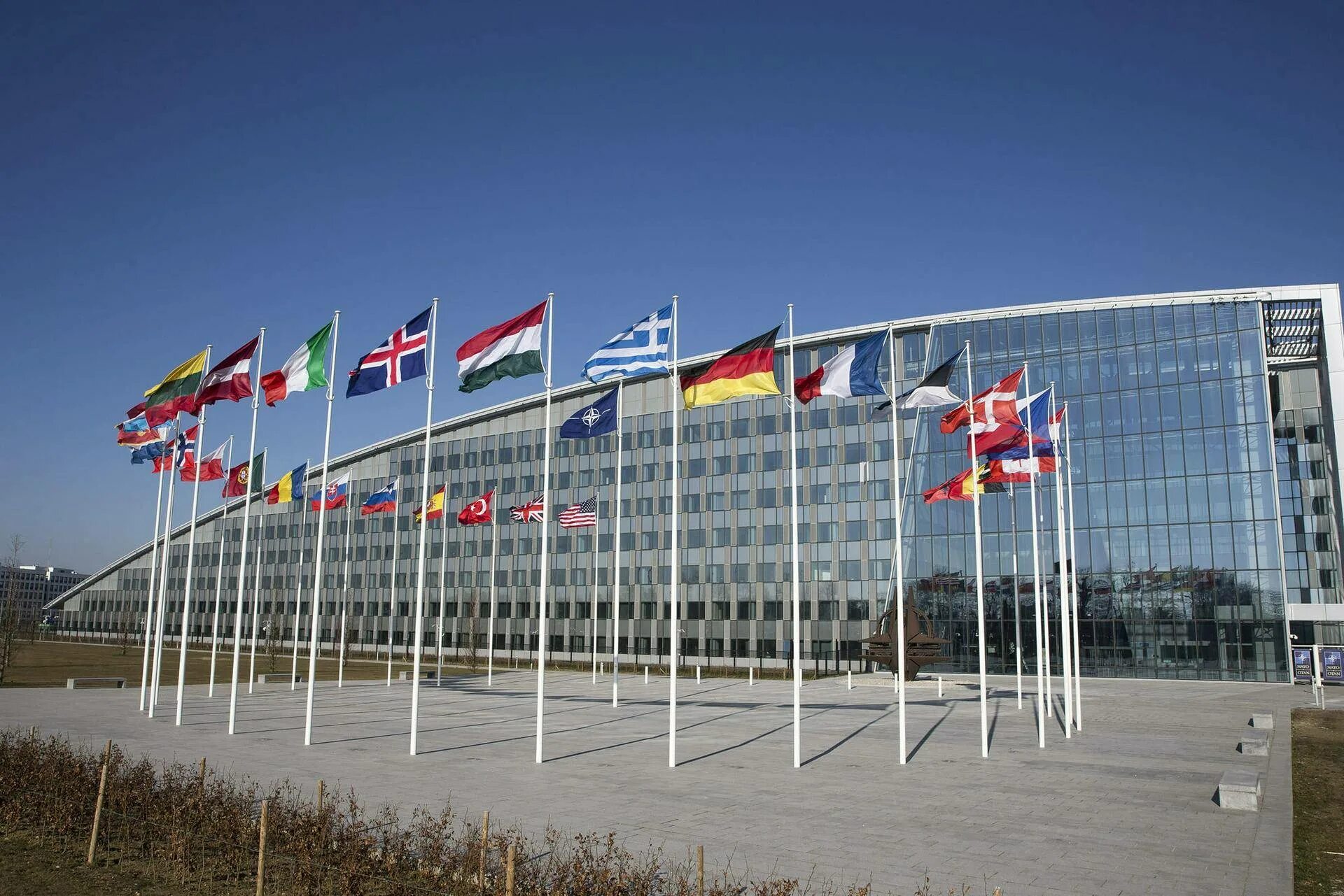 Генштаб нато. Штаб НАТО В Брюсселе. Штаб квартира НАТО. Штаб-квартира НАТО, Бельгия, Брюссель. Штаб квартира НАТО В Бельгии.