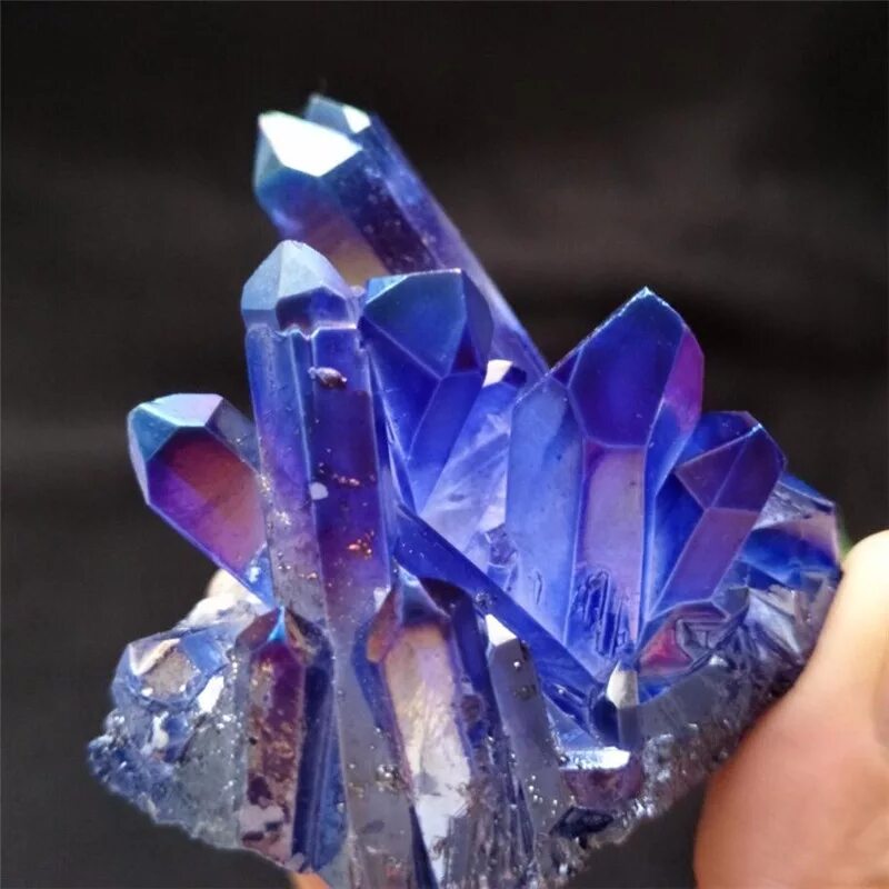 La crystal. Кристалл Титаниум кварц. Blue Aura Quartz. Висмут в кварце. Кристалл обработанный.