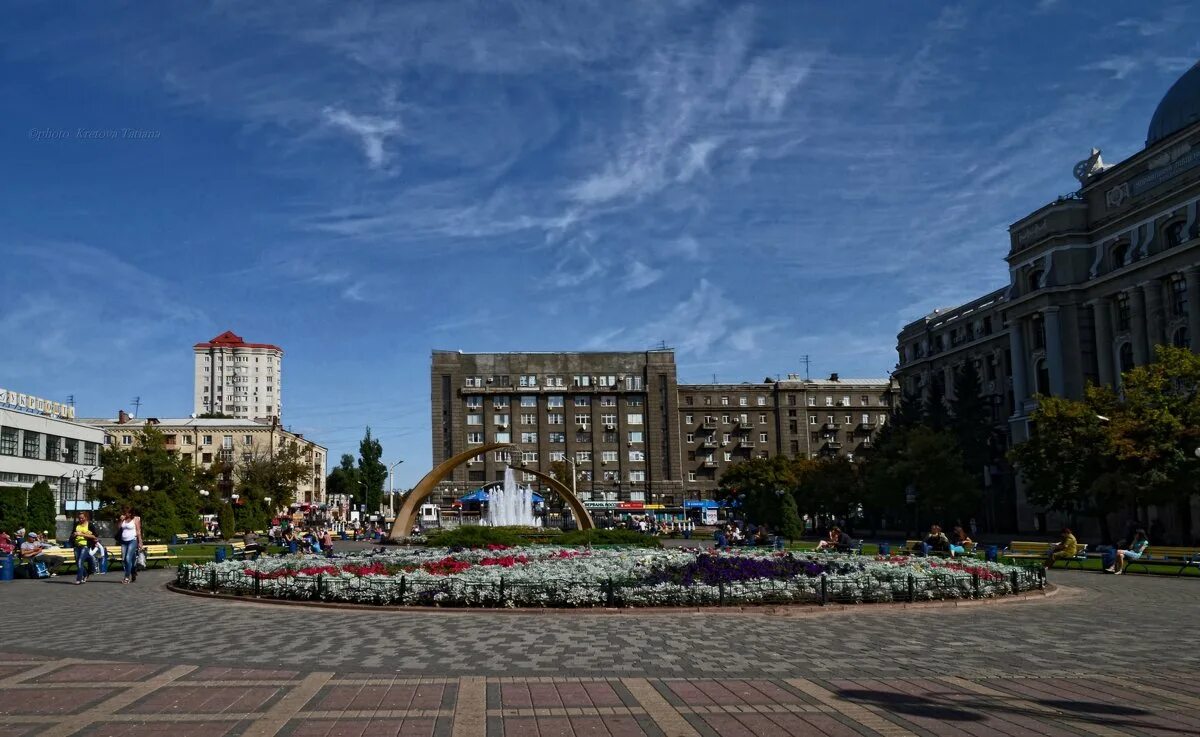 Улицы города харьков. Харьков Привокзальная площадь. Площадь Бекетова Харьков. Главная площадь Харькова. Украина город Харьков площадь.