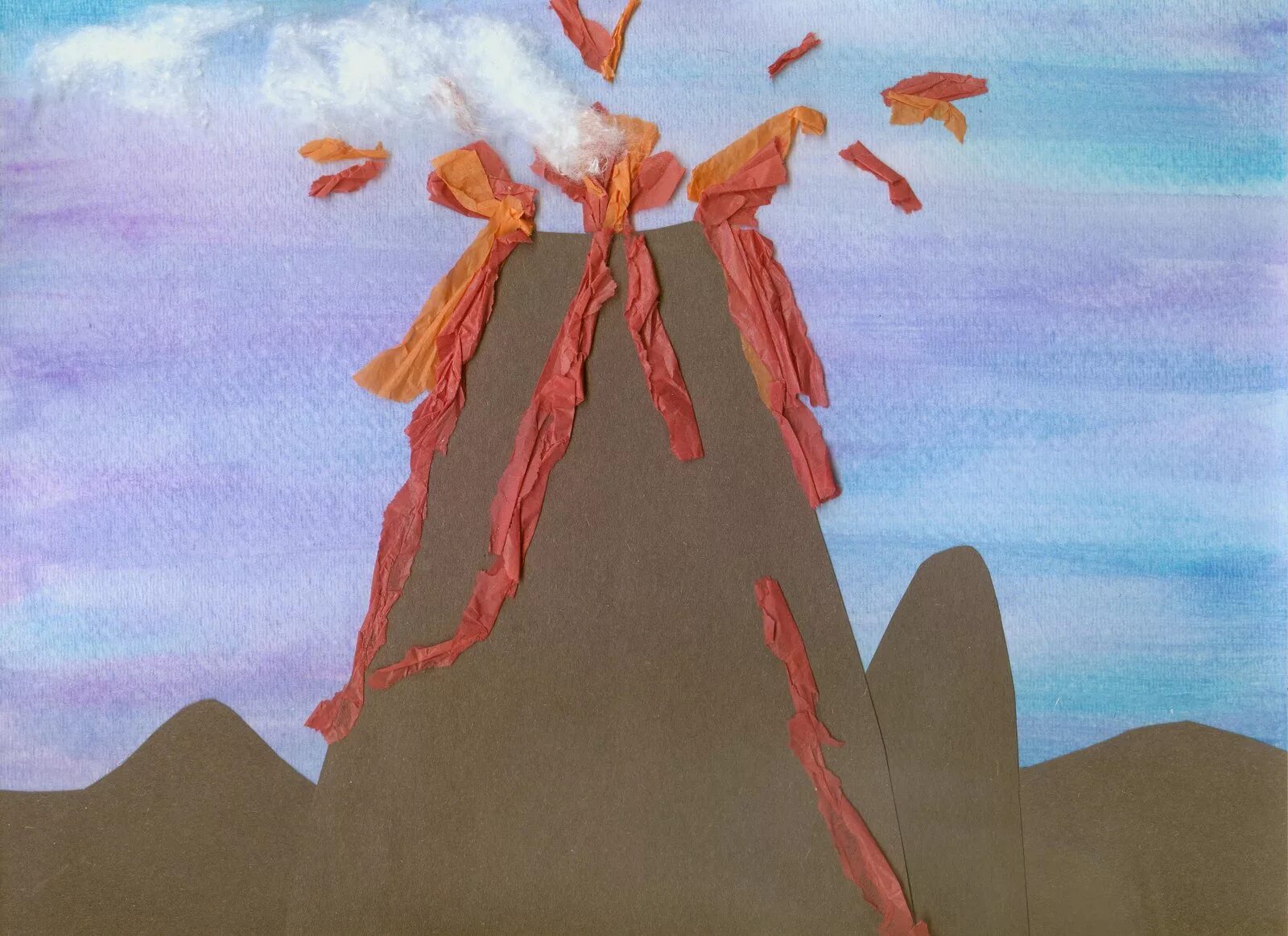 Рисунок вулкана 5 класс. Аппликация вулкан. Вулкан поделка для детей. Вулкан аппликация для детей. Аппликация извержение вулкана.