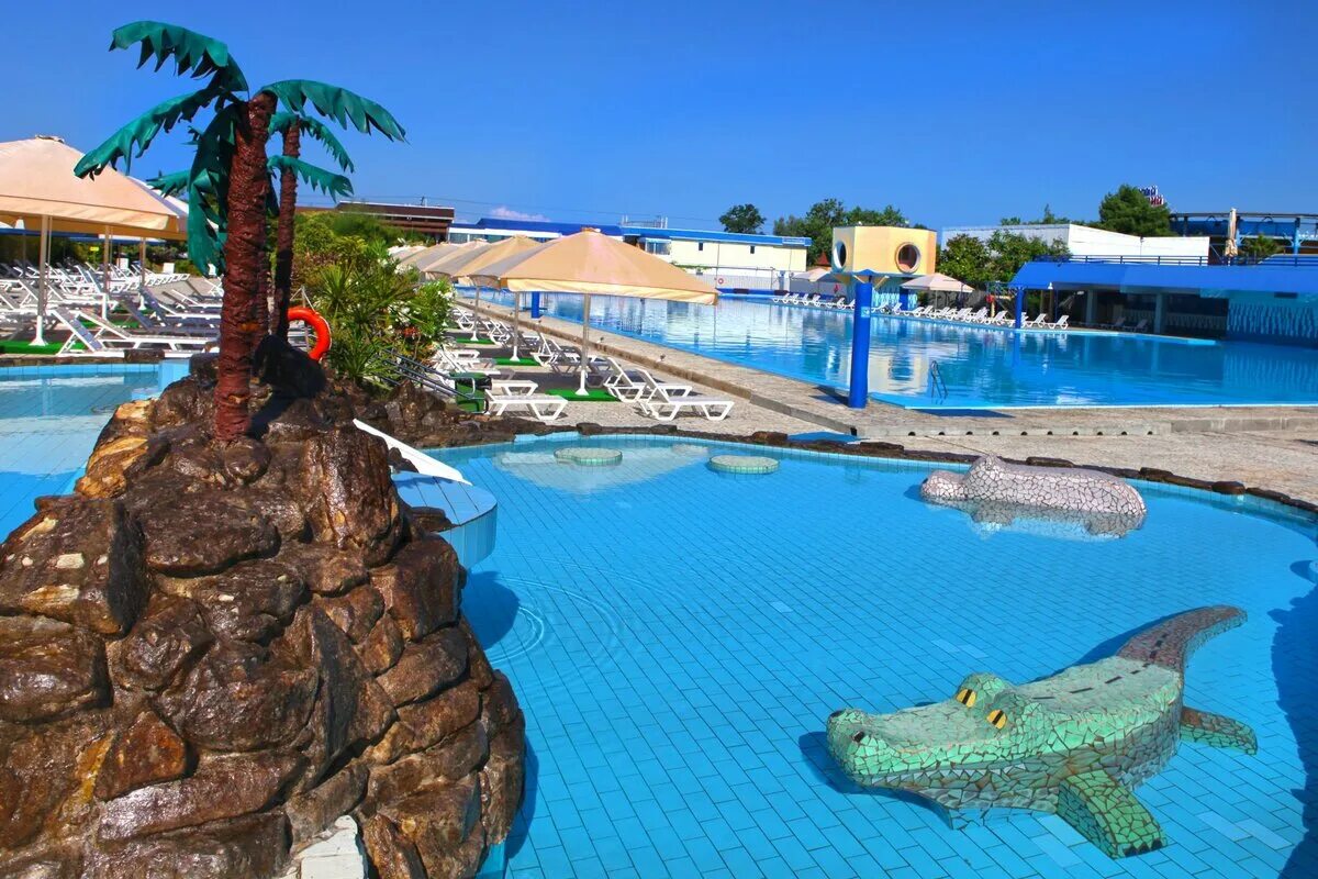 Адлер для детей. Адлер отдых с детьми. Аквапарк галактика сочи. Где отдохнуть в адлере с детьми. Экодом адлер отель пляж.