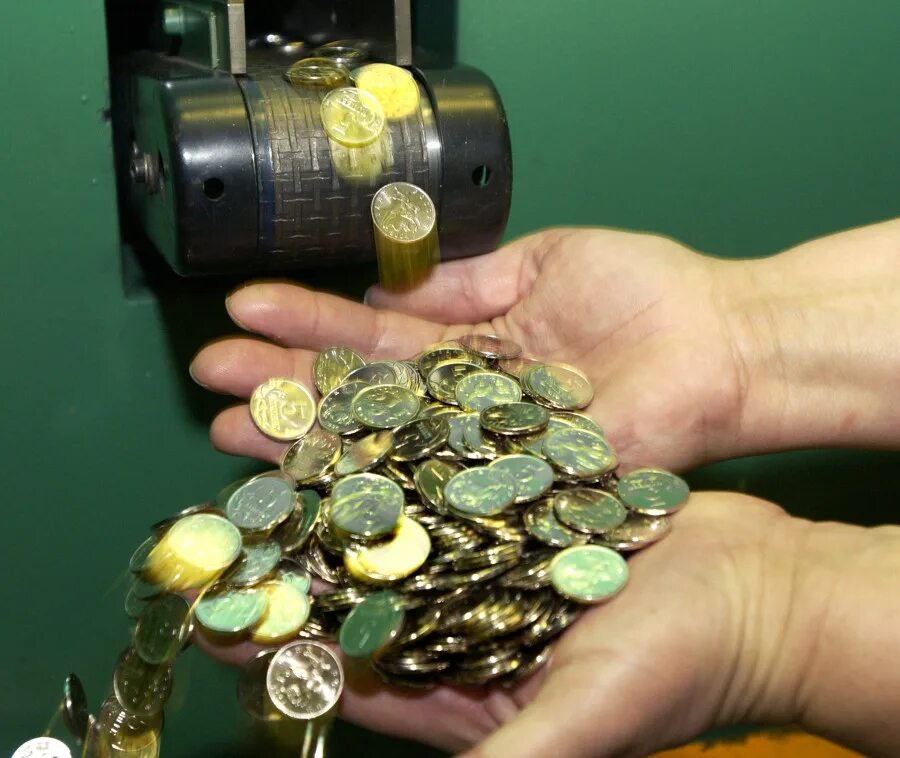 монетный двор деньги. монетный двор печать денег. монета из какого металла. металлические монеты. монетный двор внутри.