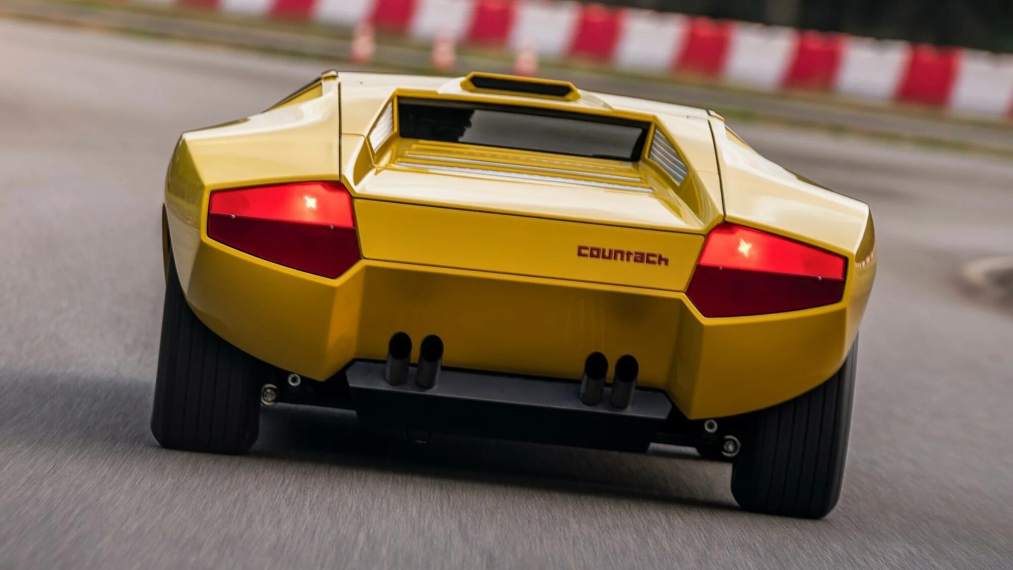 Короткая реплика. Lamborghini Countach lp500. Lamborghini Countach 2021. Марчелло Гандини автомобили.