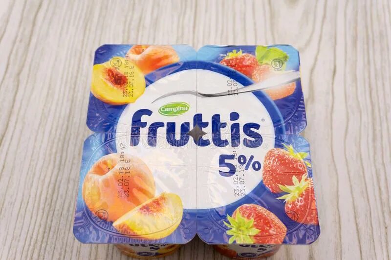 Группа с синглом йогурты. Йогурт Fruttis 8% 115 гр. Fruttis йогурт вид сверху. Йогурт Fruttis 1998. Campina йогурт.
