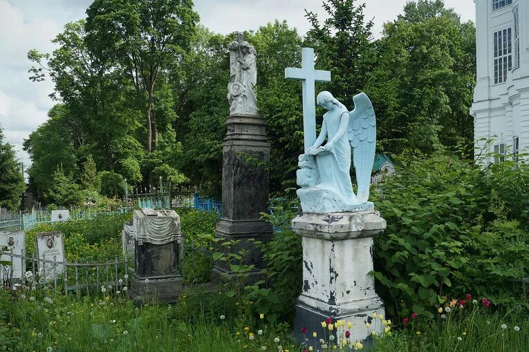 История в камне: в Туле возобновились экскурсии по Всехсвятскому кладбищу - Ново