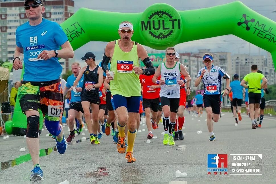 Бег старт. Длинные дистанции в легкой атлетике. Бег на длиныесдистанции. Беговой забег. Беговой забег.