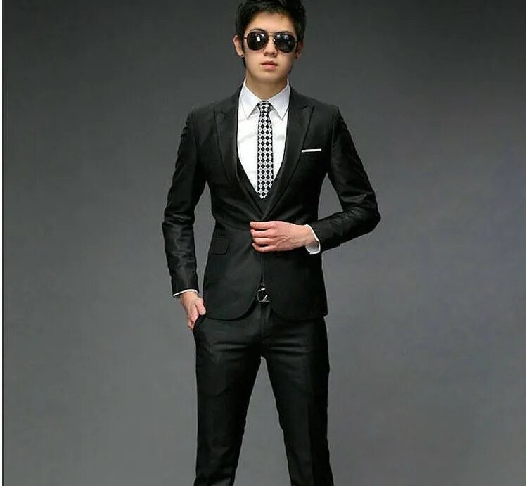 костюм мужской новый. костюм мужской. темно зеленый костюм. вечерний костюм мужской. мужчина в костюме.