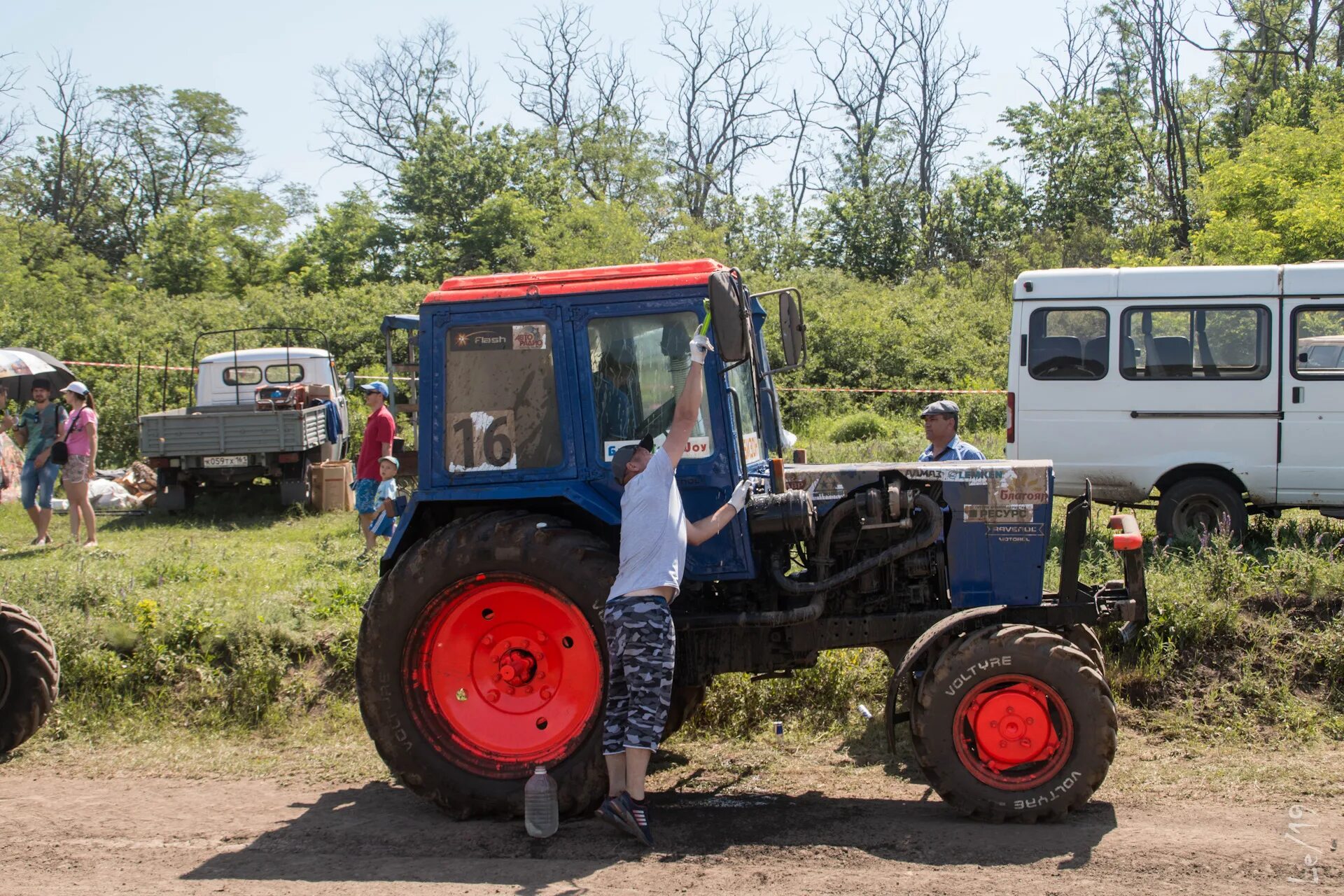 Трактора Бизон трек шоу. Трактор Бизон 4х4. Бизон трек шоу 2019. Бизон 240 трактор. Бизон трактор шоу