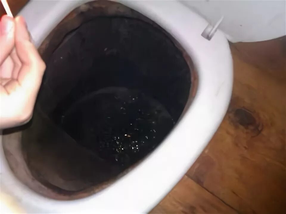 Черная канализация туалет. После туалета сильно