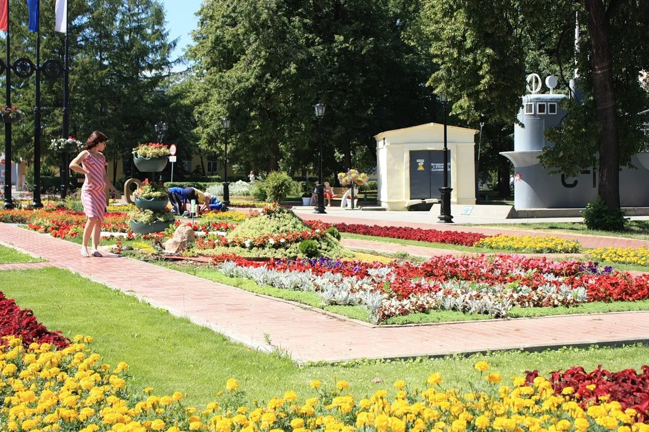 Клумбы Нижнего Новгорода. Клумбы в г Семенов Нижегородская. Цветочные клумбы в Нижнем Новгороде. Нижегородский Кремль клумбы.