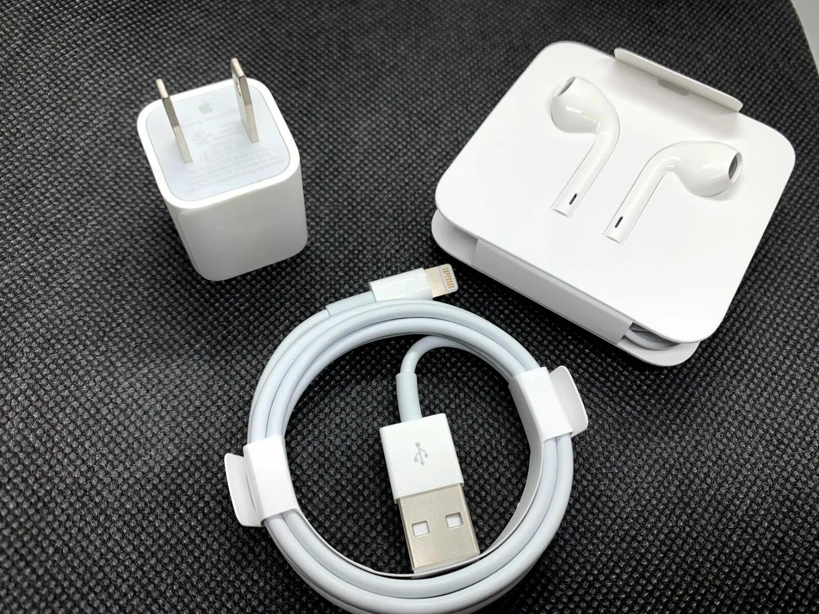 Airpods мигает оранжевым. Apple Earpods 3 Lightning Charging Case. Переходник на ноутбук для Earpods Lightning. Charger for Apple. Apple Earpods 3 MAGSAFE Charging Case.