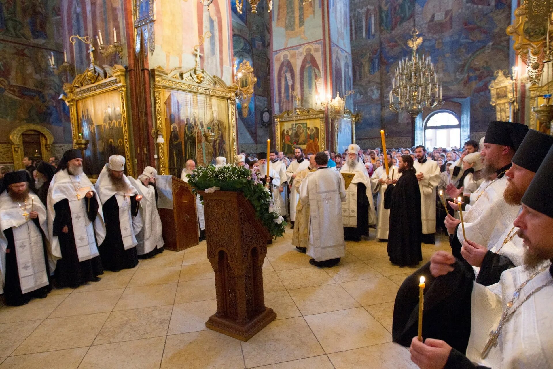 Песнопение троице сергиева лавра. Свято-Троицкая Сергиева Лавра насельники. Братия Троице Сергиева Лавра. Насельники Свято Троицкой Сергиевой Лавры. Насельник Варнава Троице-Сергиева Лавра.