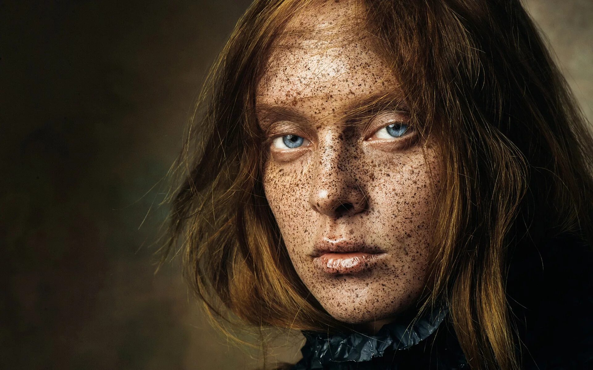 Freckles перевод. Рыжая модель с веснушками.