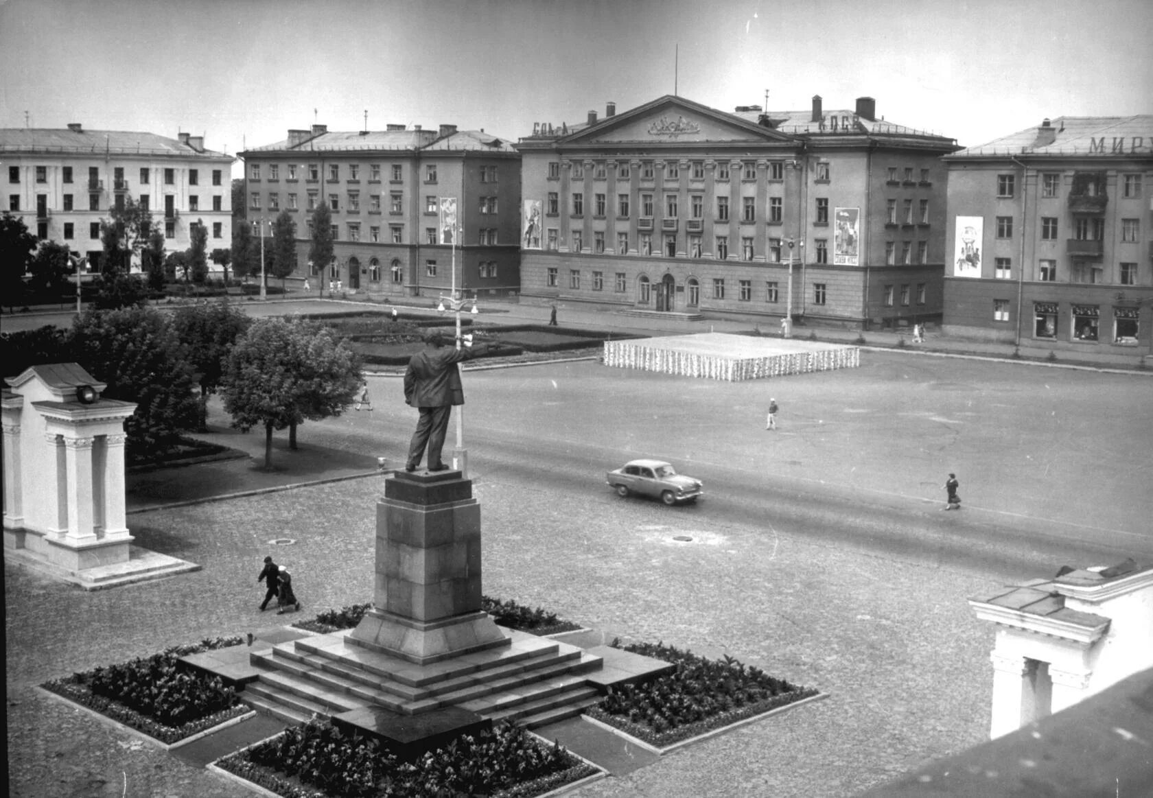 Брест площадь Ленина. Памятник Ленину в Бресте. Площадь Ленина Минск. Площадь Ленина в Белоруссии. В каком году город брест