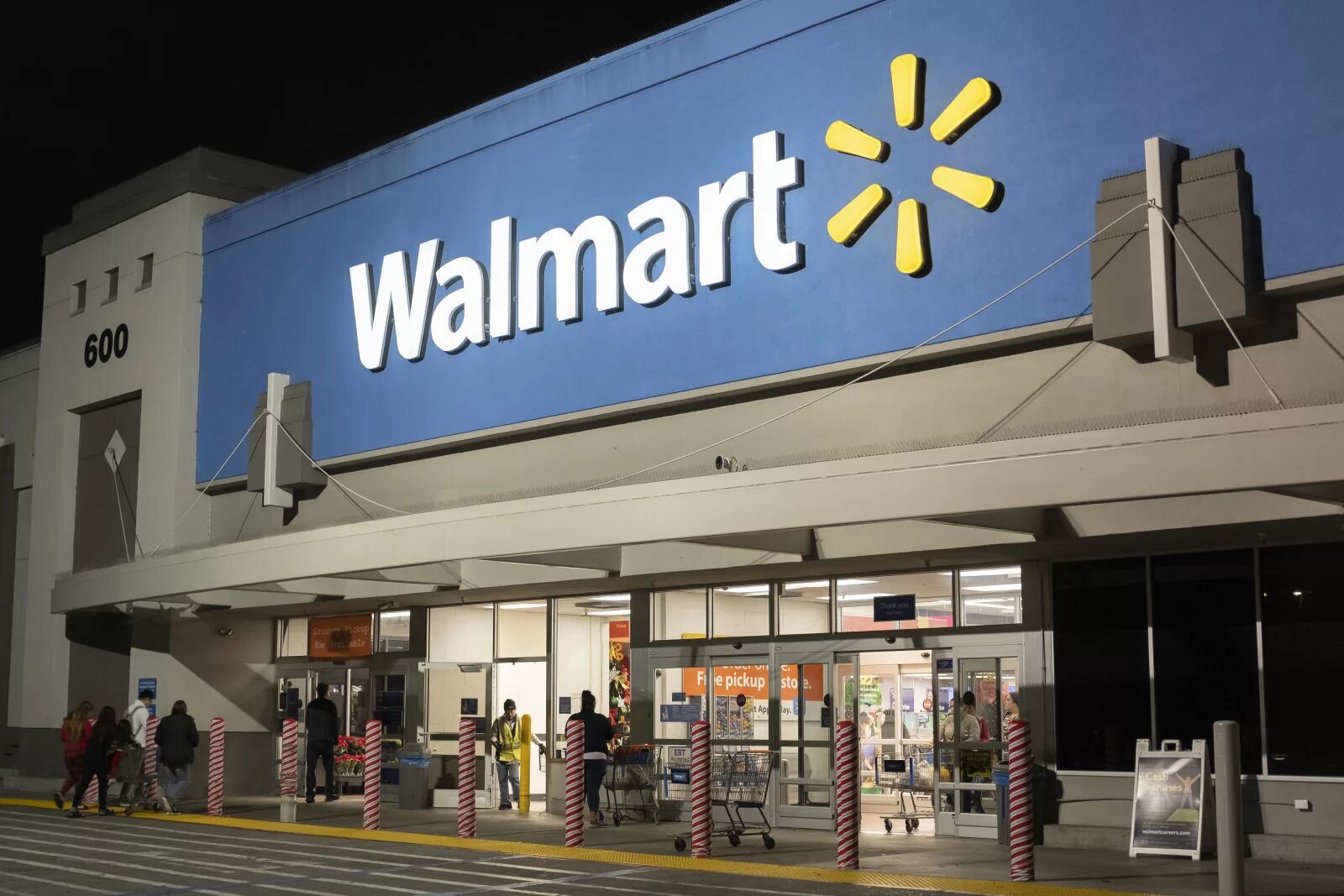 Март стор. Первый магазин Волмарт Волмарт. Уолмарт США. Walmart Лос Анджелес. Волмарт центр Лос Анджелес.