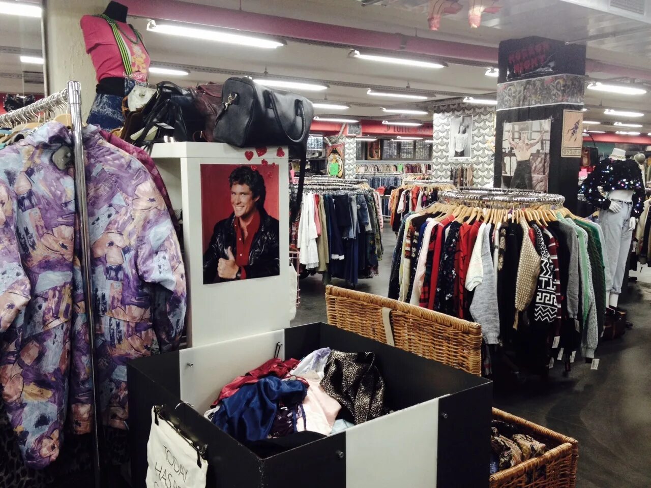 скидки в магазинах одежды. акции в магазинах одежды. магазинысекон хен екатеринбург. секонд хенд екатеринбург адреса. стокбери екатеринбург магазин.